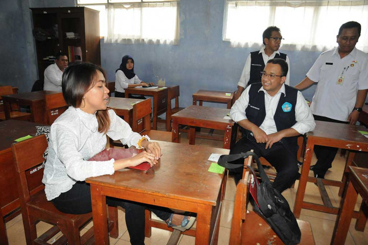 Mendikbud Tinjau UN Paket C di Depok