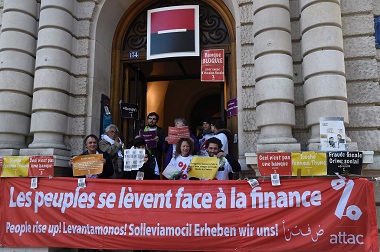 Aktivis Blokade Bank yang Tercatat di Panama Papers