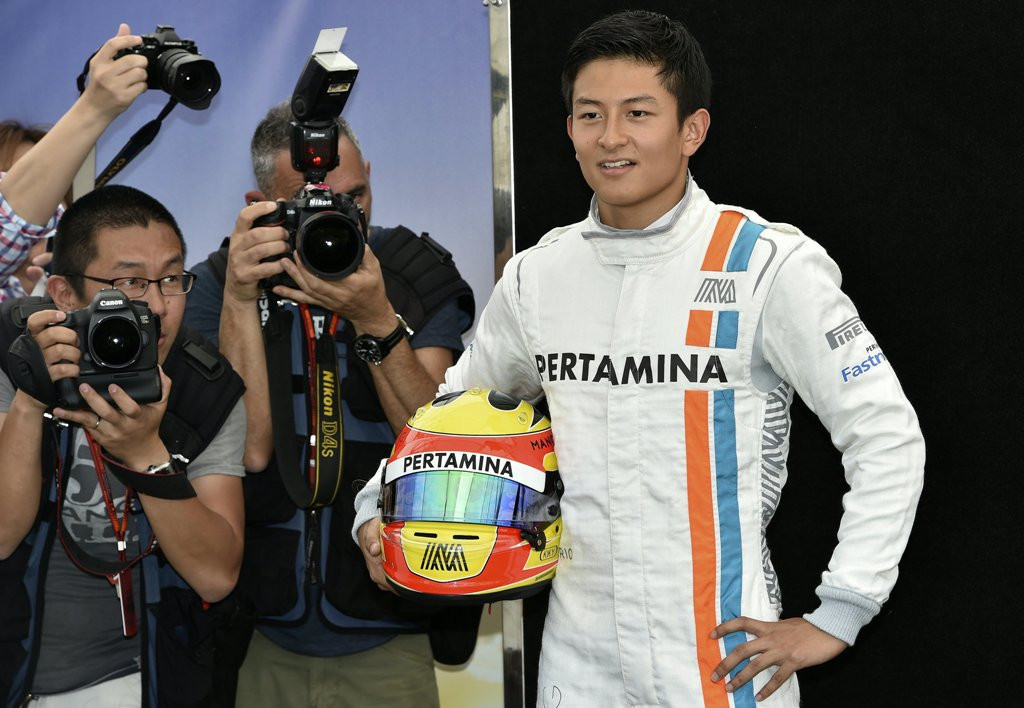 Rio Haryanto saat memperkenalkan diri ke media jelang debutnya di ajang F1 (Foto:  AFP PHOTO / SAEED KHAN)
