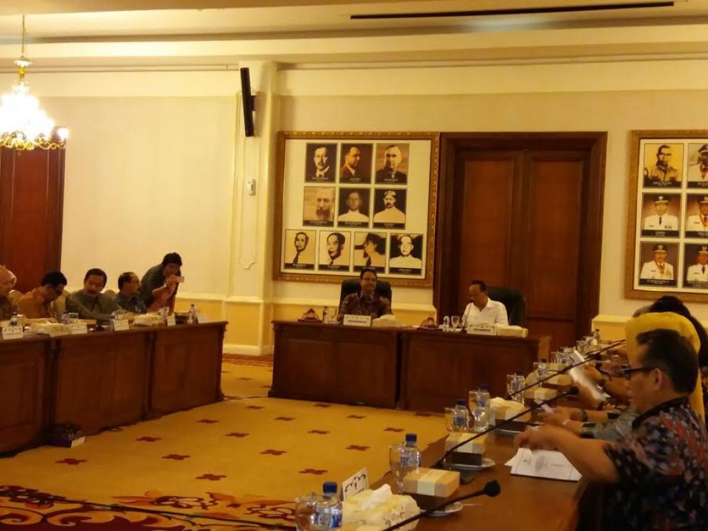 Rombongan Komite IV DPD RI, Ajiep Padindang, diterima oleh Wakil Gubernur Jatim Saifullah Yusuf, di gedung negara Grahadi, Jalan Gubernur Suryo, Surabaya, Jumat 8 Maret 2016. (Foto: MTVN/Amaluddin)