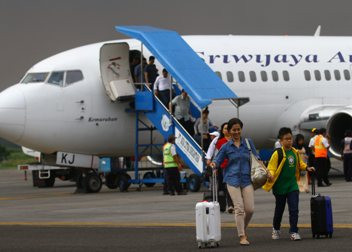 Penerbangan di Bandara Abdul Rachman Saleh Kembali Lancar