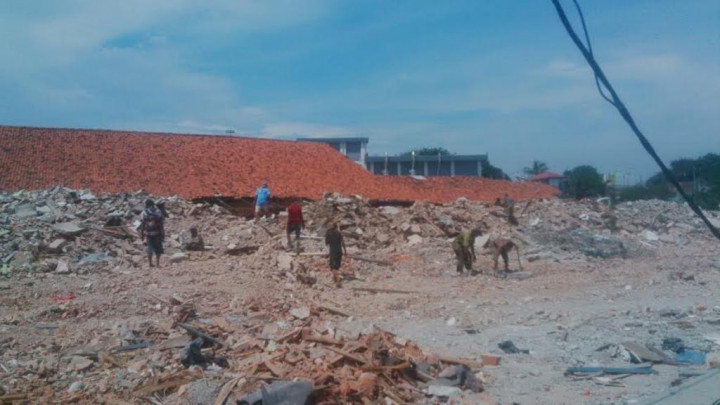 Pemulung Serbu Kampung Akuarium & Pasar Ikan