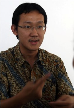 Sunny, Tawar Menawar Pasal dan Cek Kosong