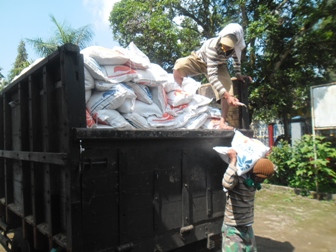 Polisi Bekuk Pencuri dan Penadah Raskin di Bandung