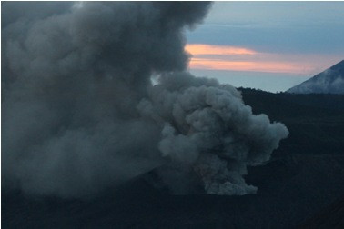 Jalur Menuju Kawah Bromo Dijaga Ketat