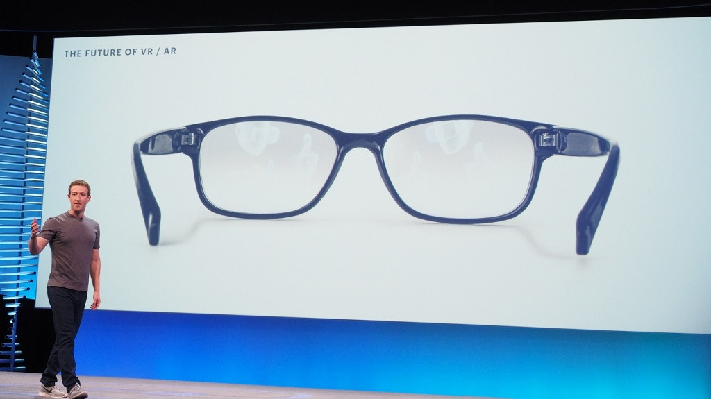Mark Zuckerberg dalam konferensi Facebook F8. (Engadget)