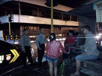 Lima Pemuda Pesta Miras di Samping Mapolres Jombang