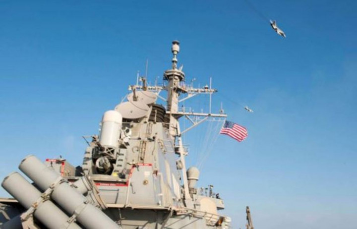 Pesawat Tempur Rusia Terbang Dekati Kapal Perang AS