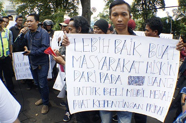 Mendagri: Hanya Pimpinan DPRD Dapat Mobil Dinas