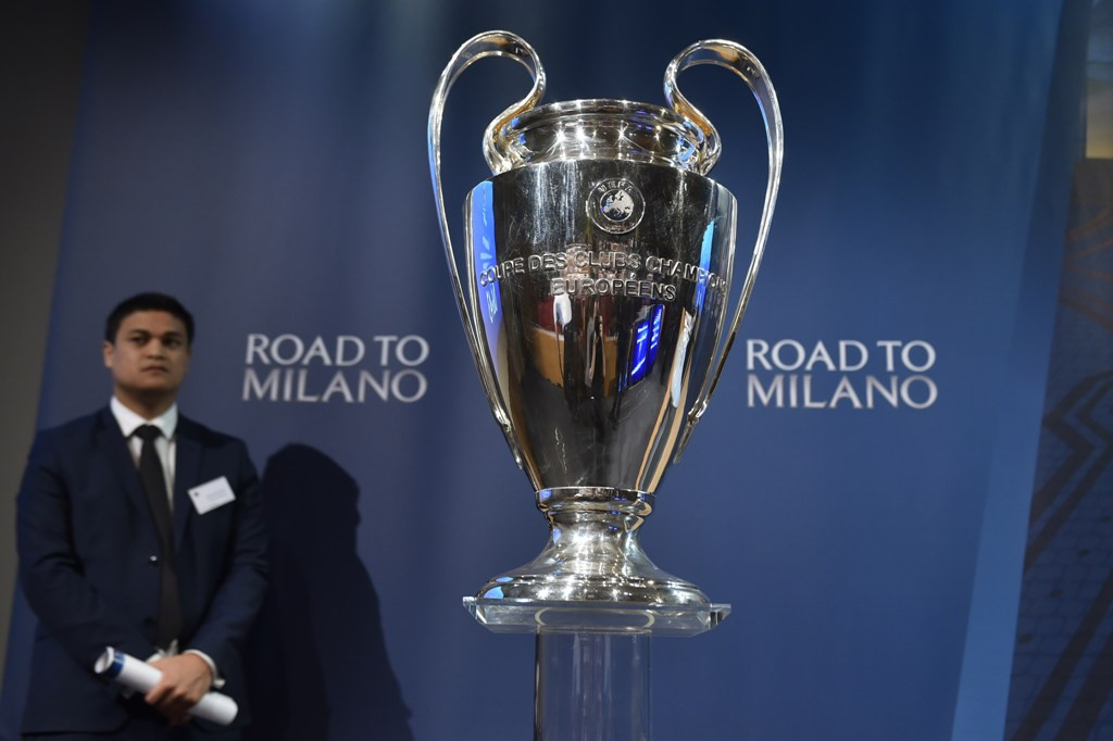 Trofi Liga Champions. (Foto: AFP/Fabrice Coffrini) 