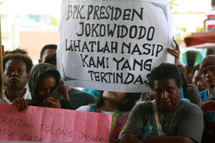 Perusahaan Tutup, Mantan Karyawan Labora Sitorus Berdemo