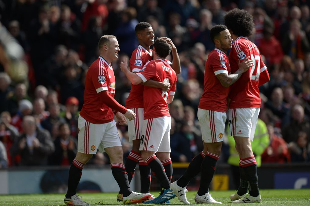Skuat Manchester United merayakan kemenangan. (Foto: AFP/Oli Scarff) 