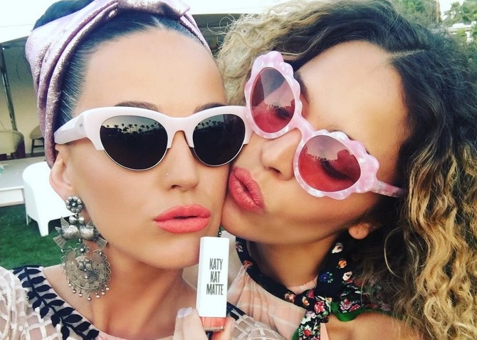 Katy Perry Luncurkan Lipstik Katy Kat