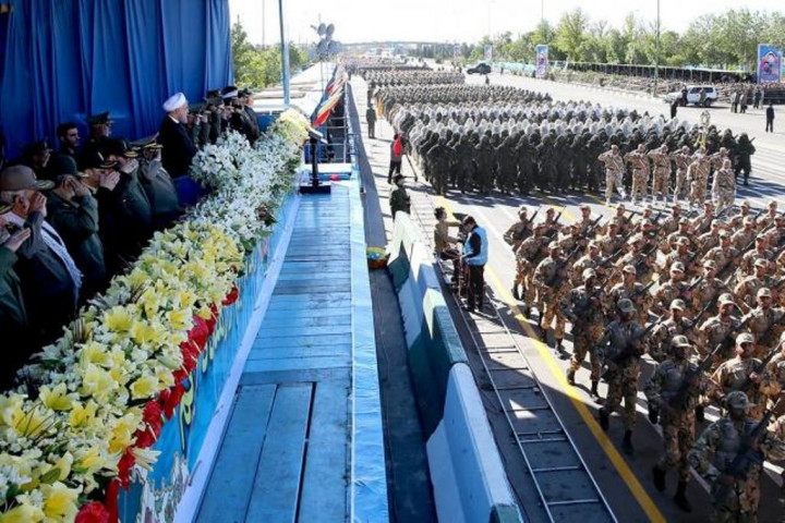 Iran Pamer Rudal Kiriman Rusia di Hari Tentara Nasional