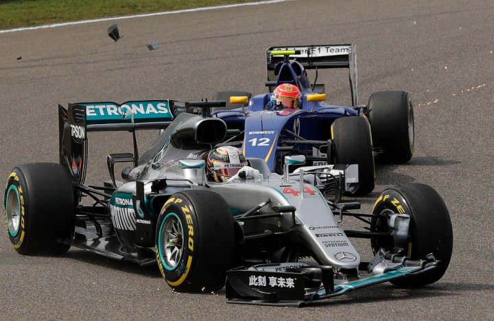 Hamilton Sesali Insiden Benturan dengan Nasr