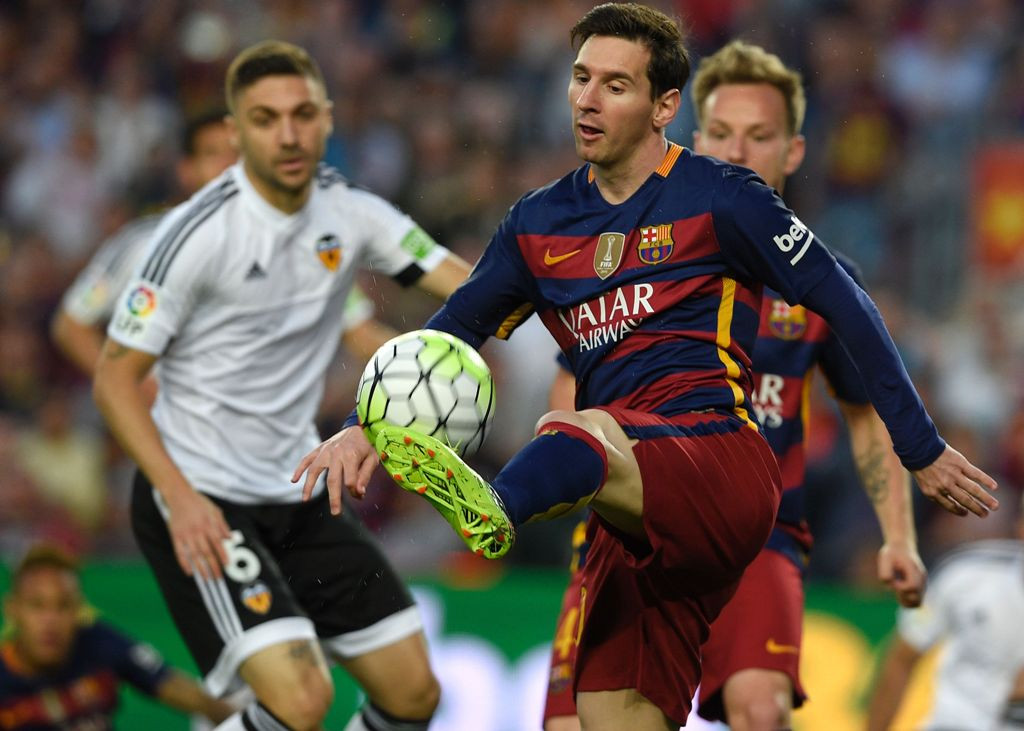 Bintang Barcelona Lionel Messi mencetak rekor pada laga kontra Valencia (Foto: AFP PHOTO / LLUIS GENE)