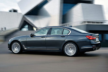 Mobil Mewah Bukan Jaminan <i>Airbag</i> Tak Bermasalah