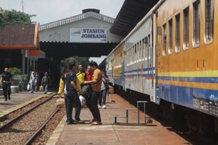 Tiket Kereta Api Lebaran 2016 di Stasiun Jombang Ludes Terjual  