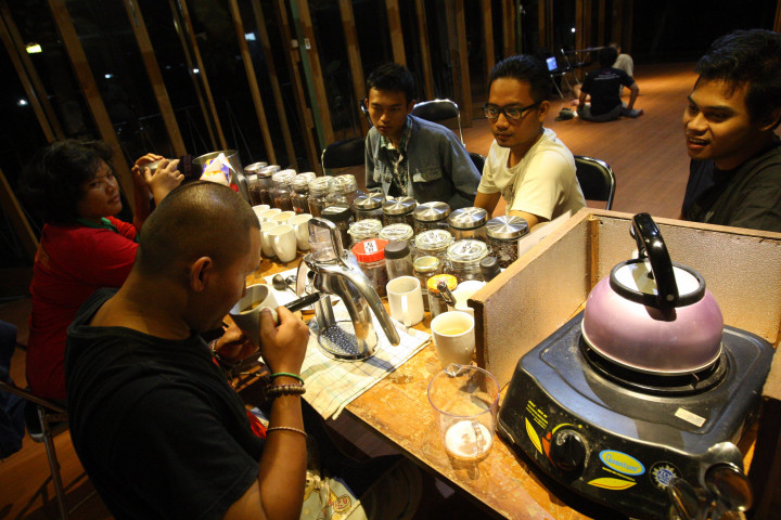 Meminum Kopi, Mengangkat Budaya