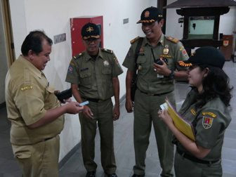 Legislator dan PNS Semarang Terjaring Razia Rokok