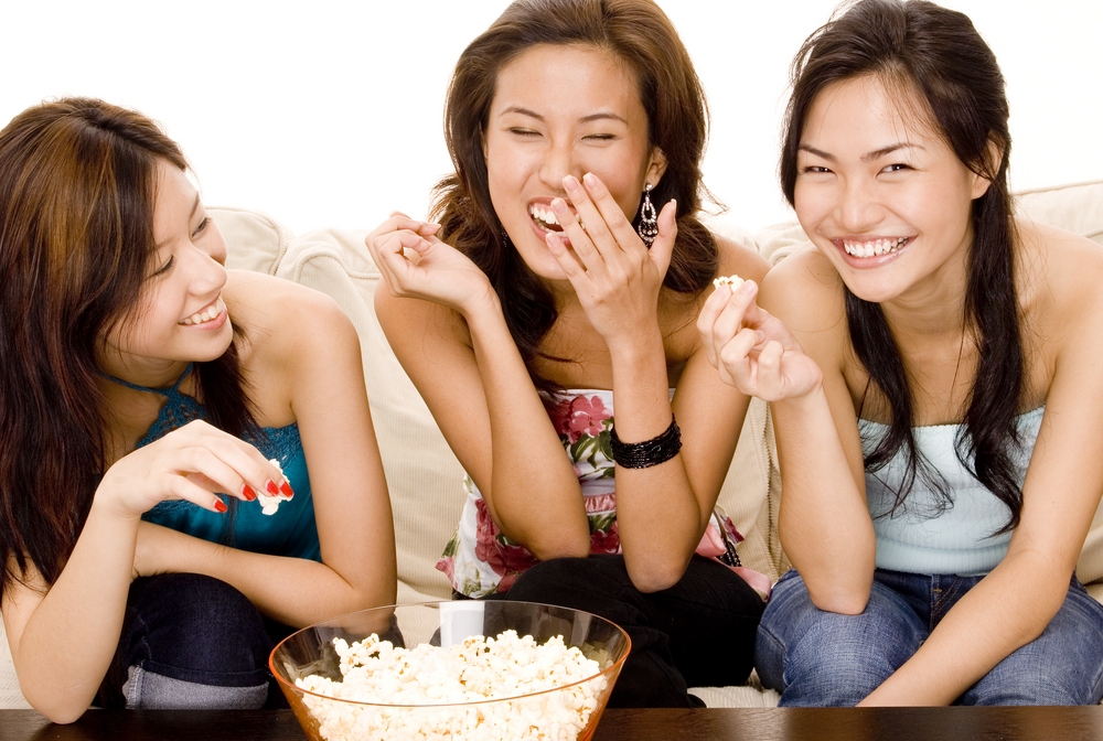 Mengemil pada saat lapar justru memicu perut menjadi semakin lapar (Foto:Momitforward.com)