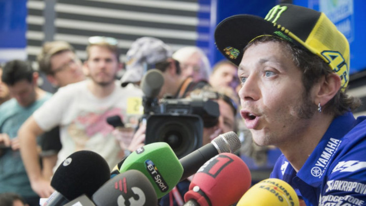 Rossi Absen di Sesi Konferensi Pers Jelang MotoGP Jerez, Karena Lorenzo?