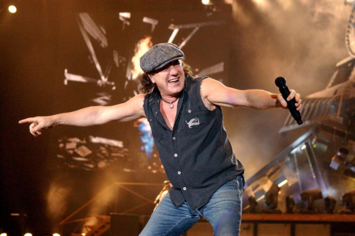 Vokalis AC/DC Minta Maaf Tak Bisa Lanjutkan Tur