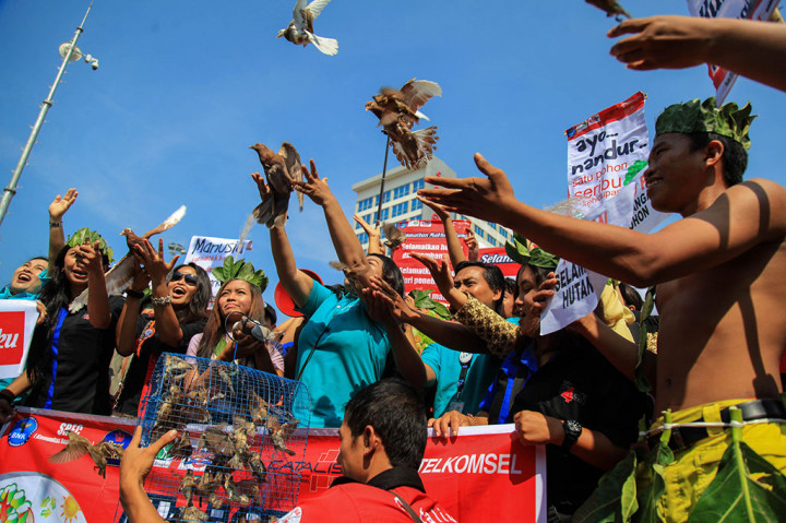 Pelepasan Ratusan Burung di Sukoharjo Menyambut Hari Bumi Internasional