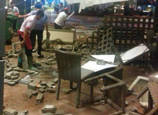 Atap Aeon Mall Roboh, Sejumlah Pengunjung Terluka