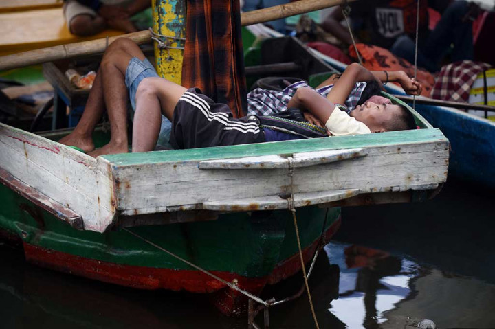 Warga Korban Penggusuran Masih Bertahan di Atas Kapal