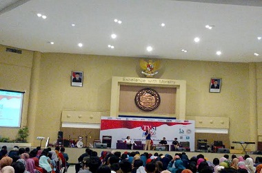 Mahasiswa Unair Diajak Intip Dapur Redaksi TV