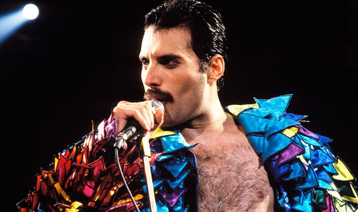 Buku Berisi Lirik Milik Freddie Mercury Dilelang