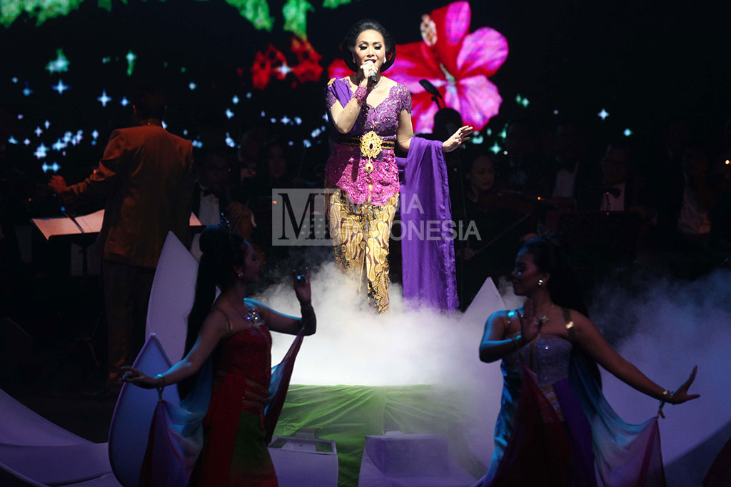 Konser 40 Tahun Berkarya Sundari Soekotjo