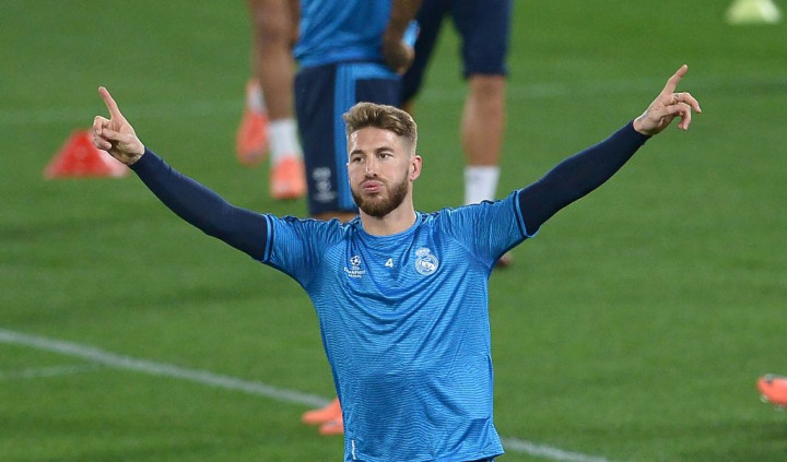 Bek Real Madrid Bantah Ingin ke Chelsea