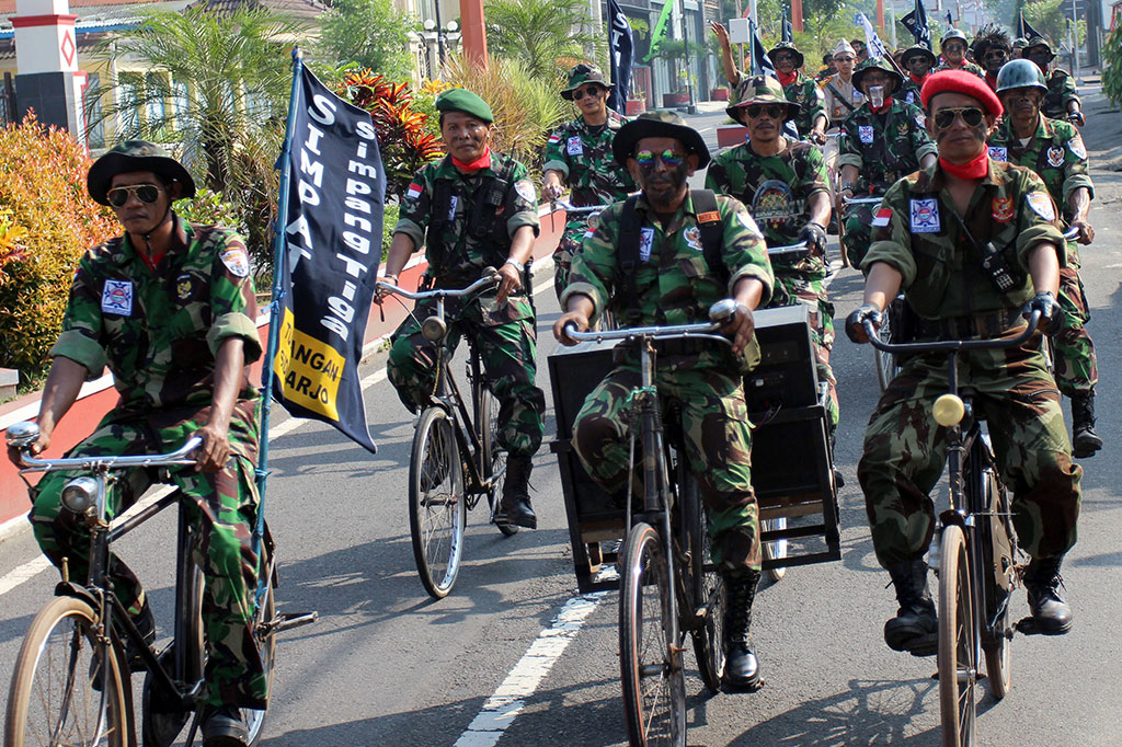Ribuan Peserta Ikuti Parade Sepeda Kuno di Blitar