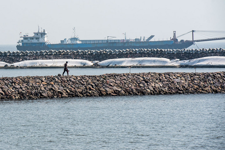 Pembangunan Tanggul Pemecah Ombak Guna Cegah Banjir Rob