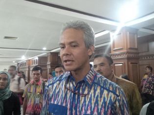 Ganjar Tegaskan Pembangunan PLTU Batang Tetap Berjalan