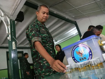 Anggota Denpom Solo Jalani Tes Urine