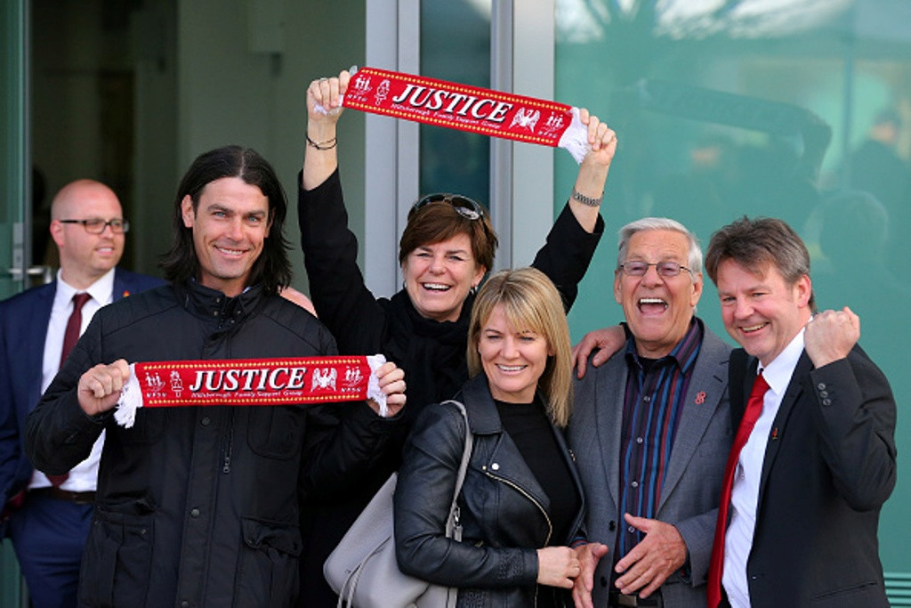 Sebagian keluarga korban tragedi Hillsborough selepas pembacaan putusan (Foto: kopworld)