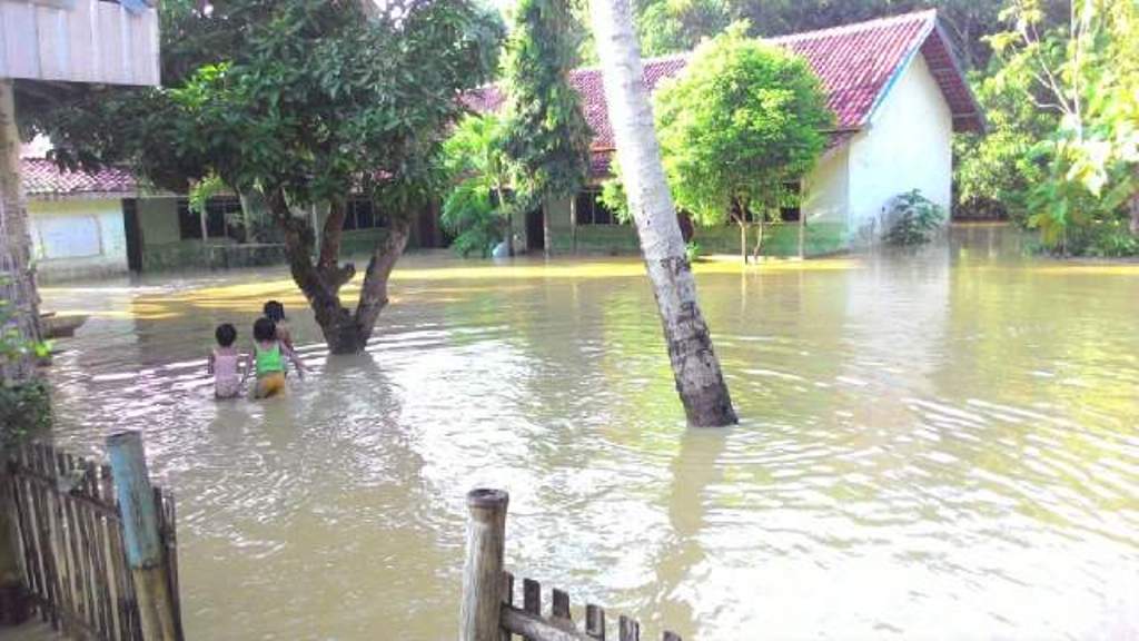 Kemarin Hujan, Pagi Ini Ratusan Rumah di Sampang Terendam
