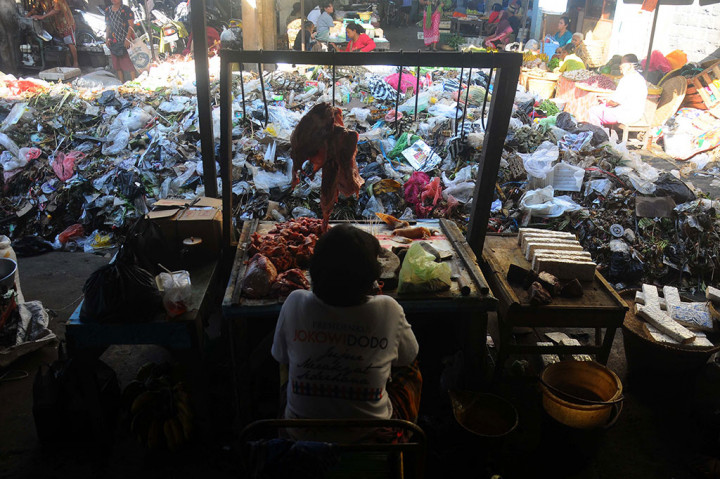 Tumpukan Sampah di Pasar Induk Klaten Pengaruhi Pendapatan Pedagang