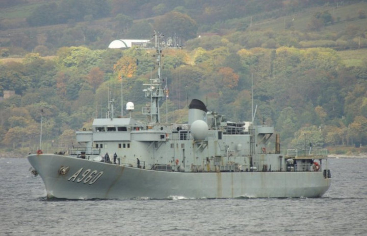 Kapal Perang Misterius Muncul di Lepas Pantai Wales