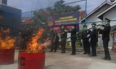 Bea Cukai Pekalongan Musnahkan Ratusan Ribu Rokok Ilegal