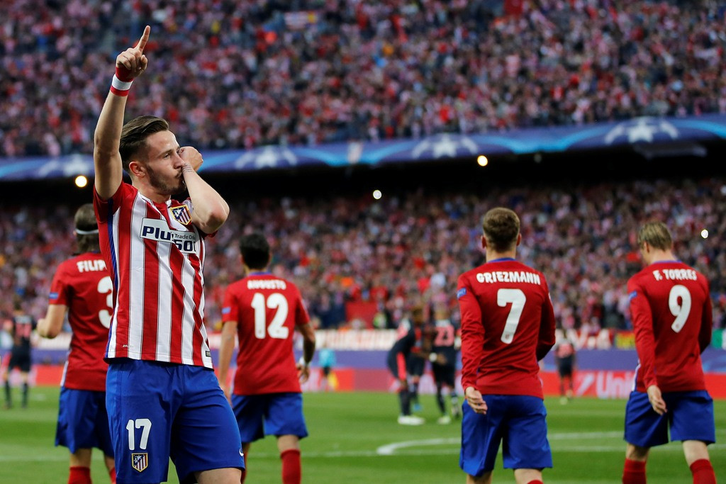 Saul Niguez (kiri) merayakan gol yang ia ciptakan. (Foto: AP/Paul White)
