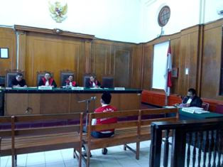 Terdakwa Pembunuhan Salim Kancil Pakai Uang Tambang Pasir untuk Judi