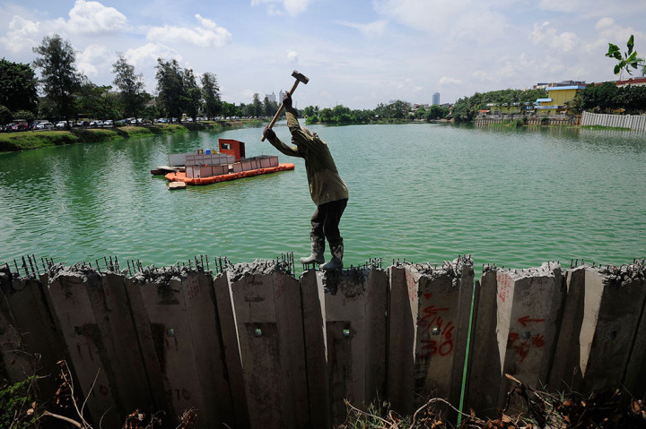 Antisipasi Banjir, Waduk Sunter Barat Diturap