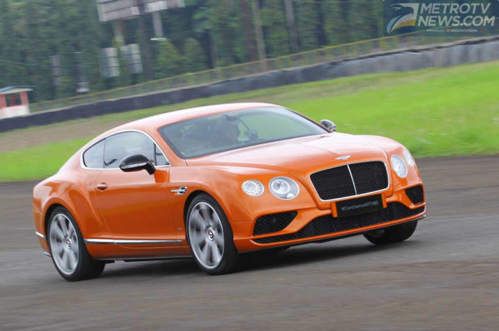 Si Seksi Continental GT V8 Meraung di Sentul