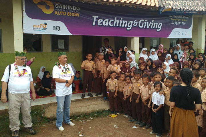 Gandeng 1000 Guru, GIIAS EduCare Gelar Baksos di Tangerang