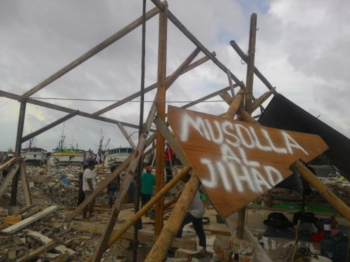 Jelang Ramadhan, Warga Kampung Aquarium Dirikan Musola di Lokasi Penggusuran