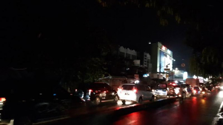 Lampu Lalin Gaplek Mati, Kawasan Pondok Cabe Macet